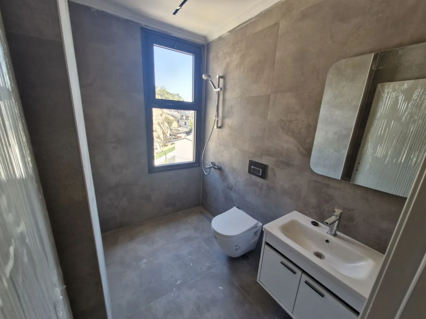 Kuşadası Merkeze Yakın Deniz Manzaralı Lüks 2+ 1 Loft Daire