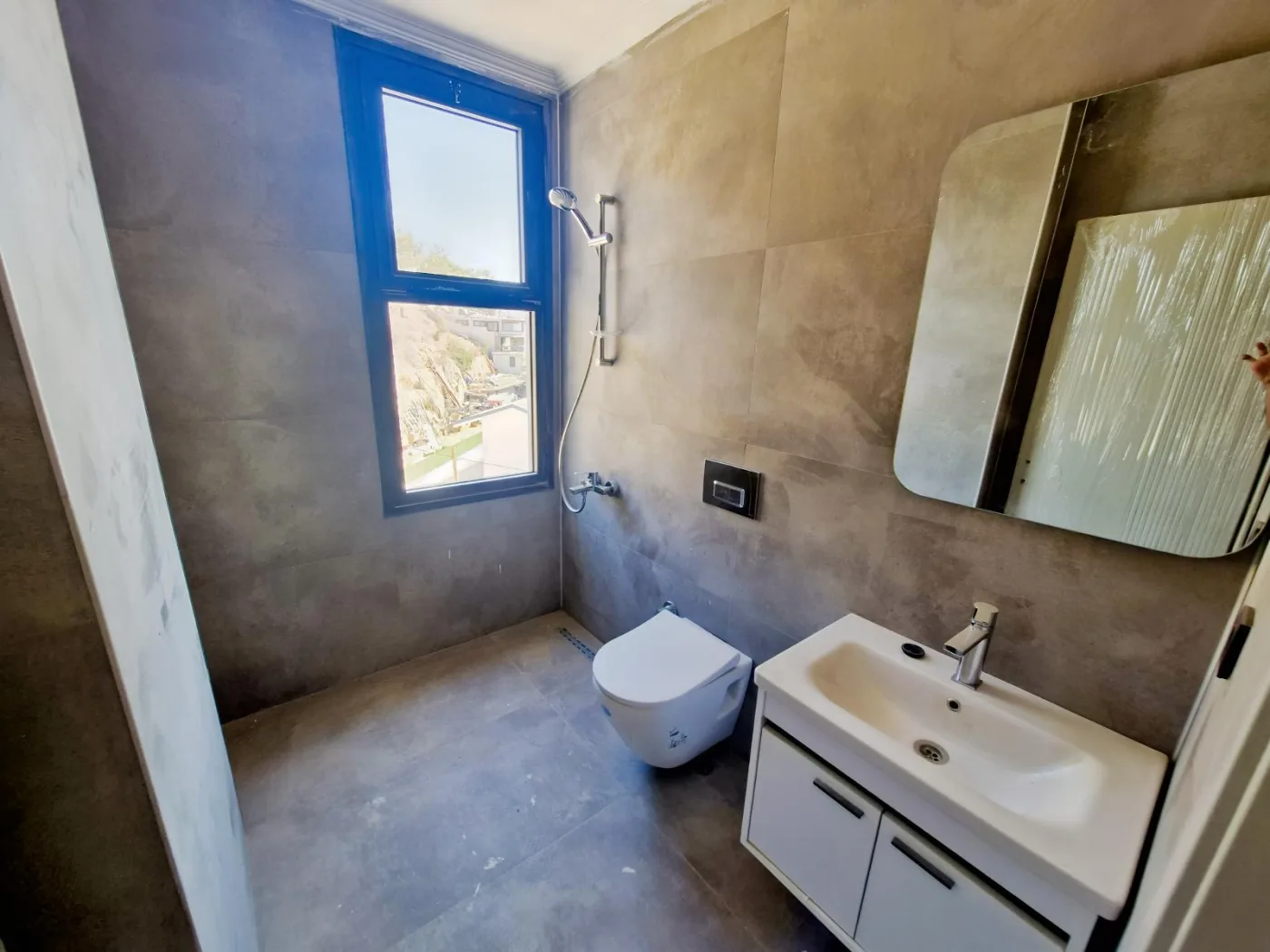 Kuşadası Merkeze Yakın Deniz Manzaralı Lüks 2+ 1 Loft Daire