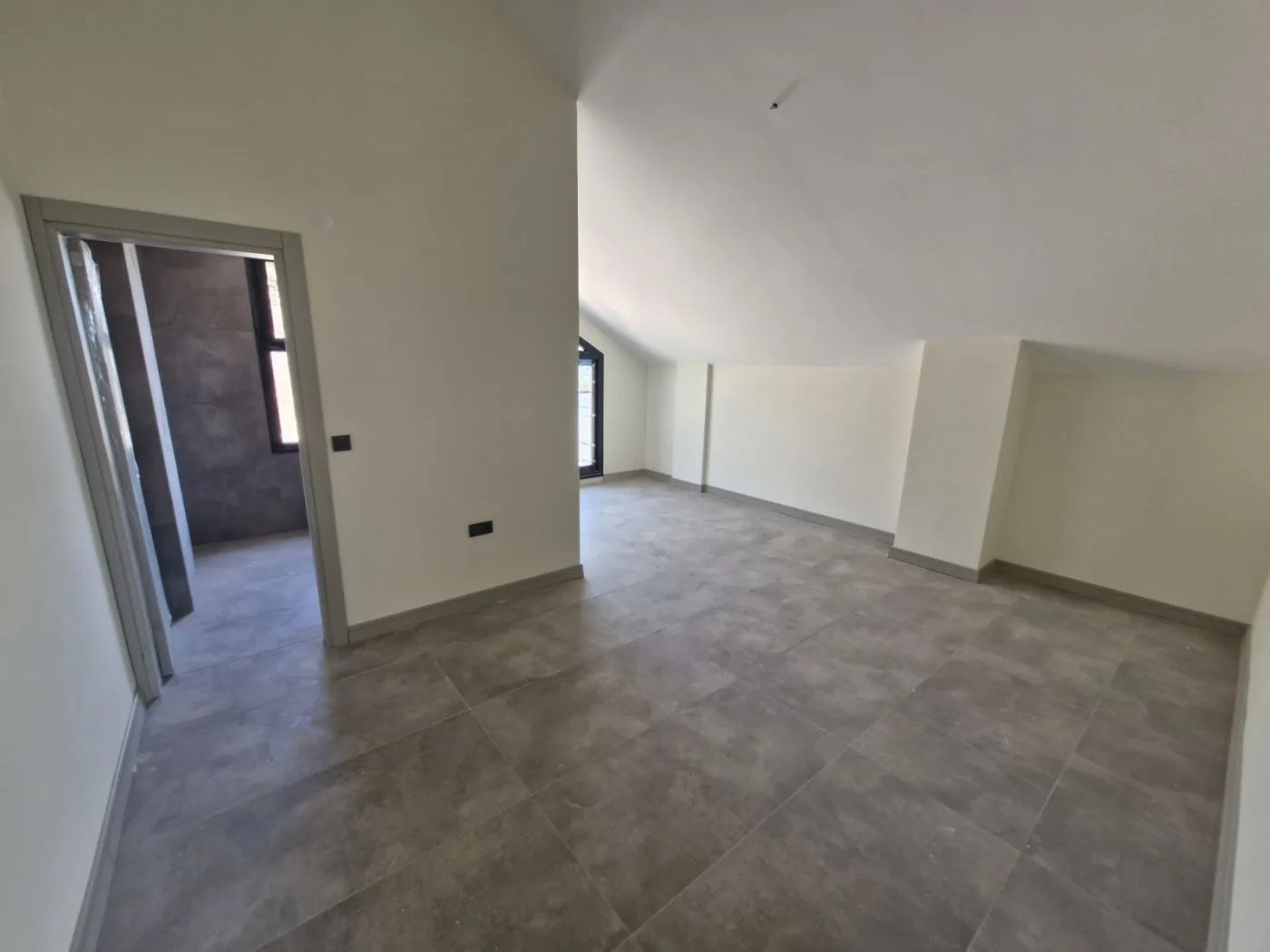 Kuşadası Merkeze Yakın Deniz Manzaralı Lüks 2+ 1 Loft Daire