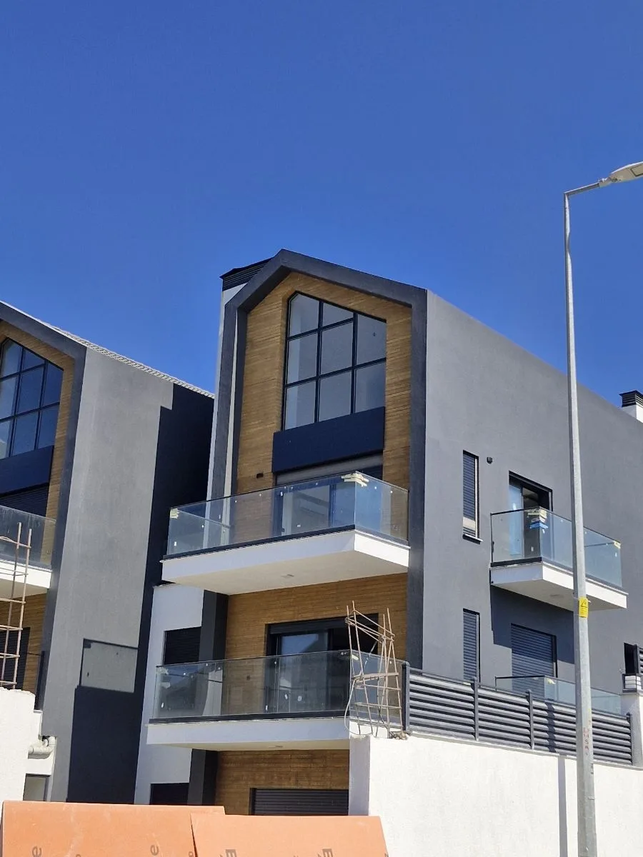 Kuşadası Merkeze Yakın Deniz Manzaralı Lüks 2+ 1 Loft Daire