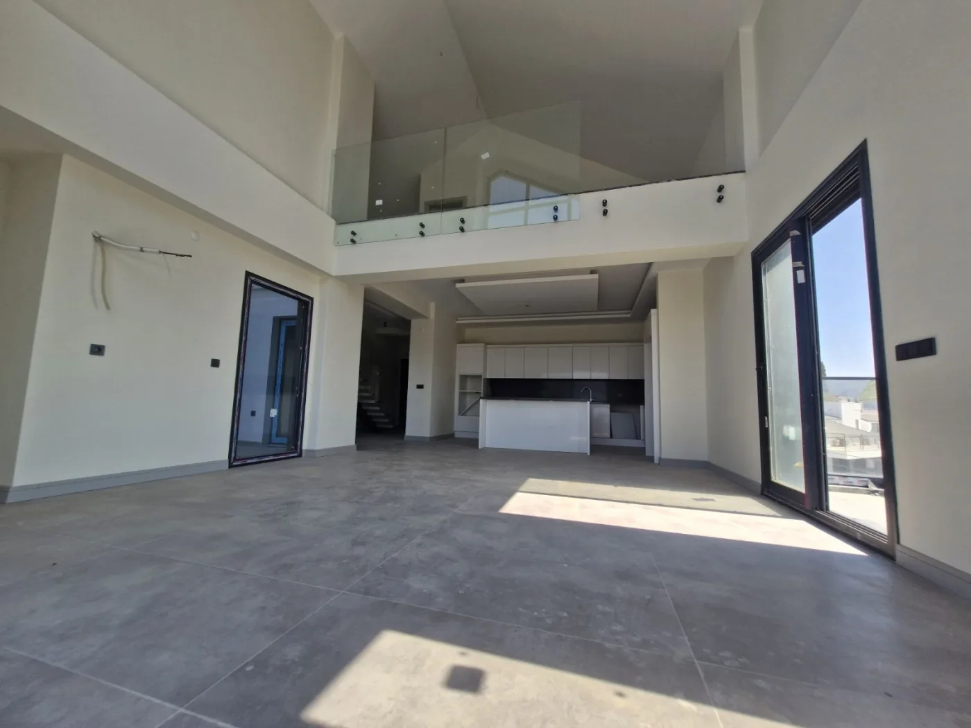 Kuşadası Merkeze Yakın Deniz Manzaralı Lüks 2+ 1 Loft Daire