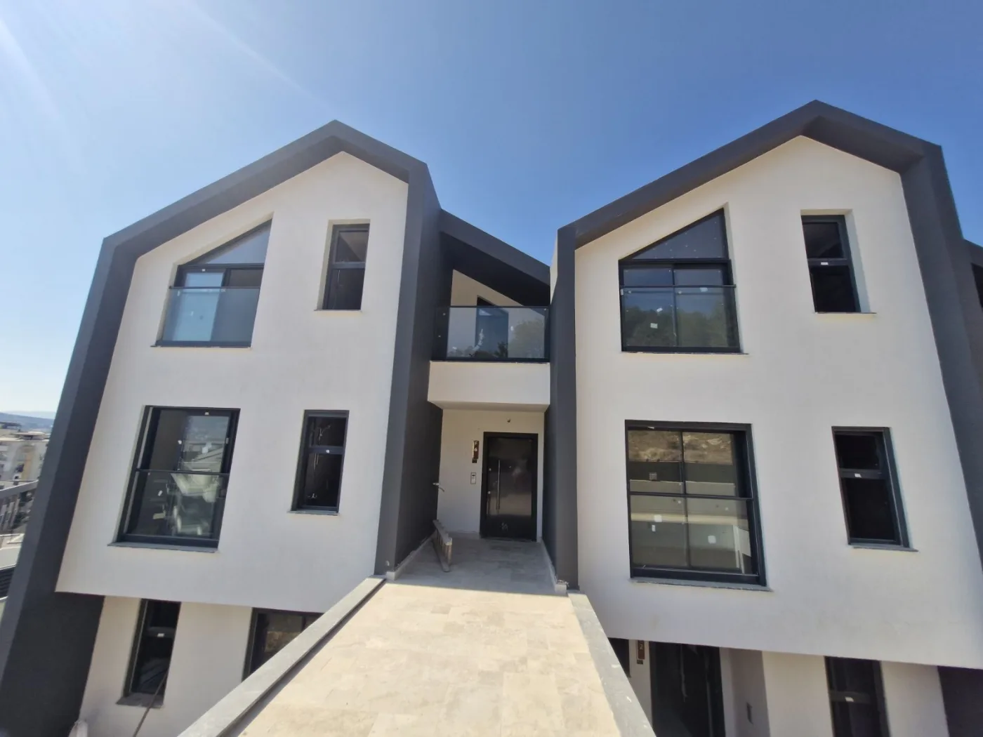 Kuşadası Merkeze Yakın Deniz Manzaralı Lüks 2+ 1 Loft Daire
