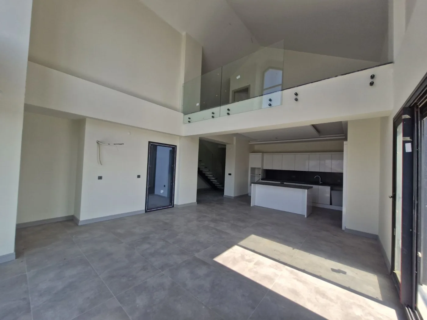 Kuşadası Merkeze Yakın Deniz Manzaralı Lüks 2+ 1 Loft Daire