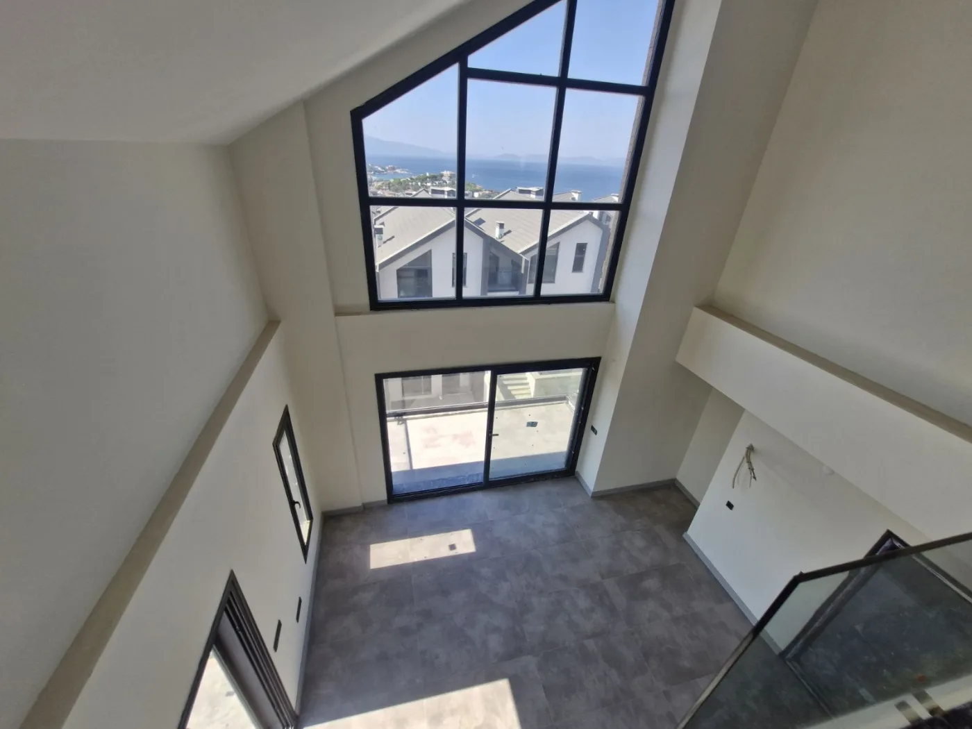 Kuşadası Merkeze Yakın Deniz Manzaralı Lüks 2+ 1 Loft Daire