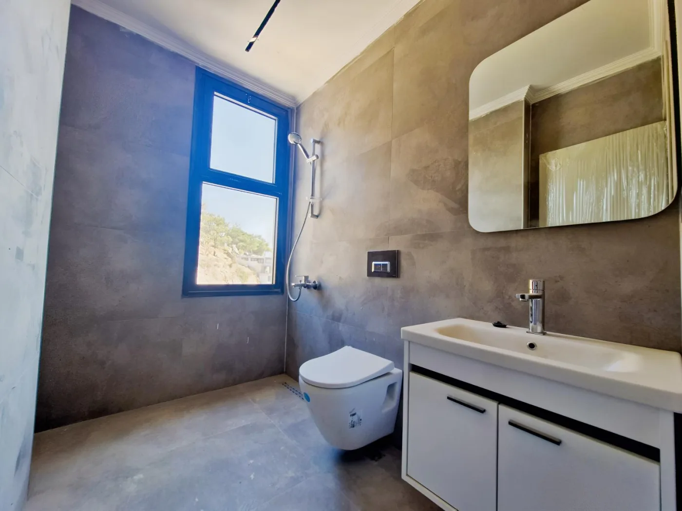 Kuşadası Merkeze Yakın Deniz Manzaralı Lüks 2+ 1 Loft Daire