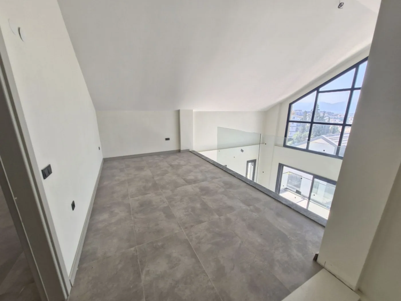 Kuşadası Merkeze Yakın Deniz Manzaralı Lüks 2+ 1 Loft Daire