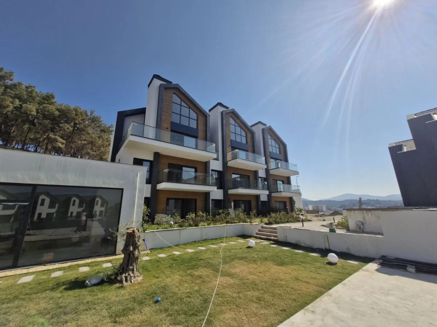 Kuşadası Merkeze Yakın Deniz Manzaralı Lüks 2+ 1 Loft Daire