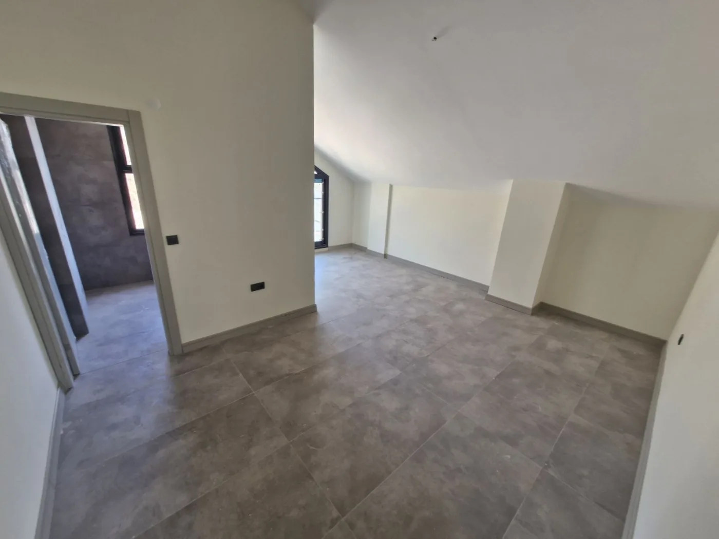 Kuşadası Merkeze Yakın Deniz Manzaralı Lüks 2+ 1 Loft Daire