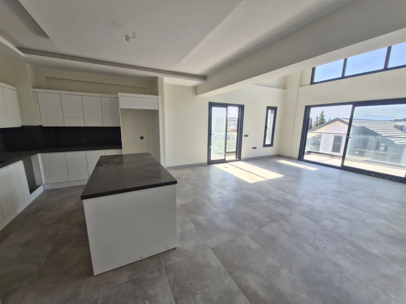 Kuşadası Merkeze Yakın Deniz Manzaralı Lüks 2+ 1 Loft Daire