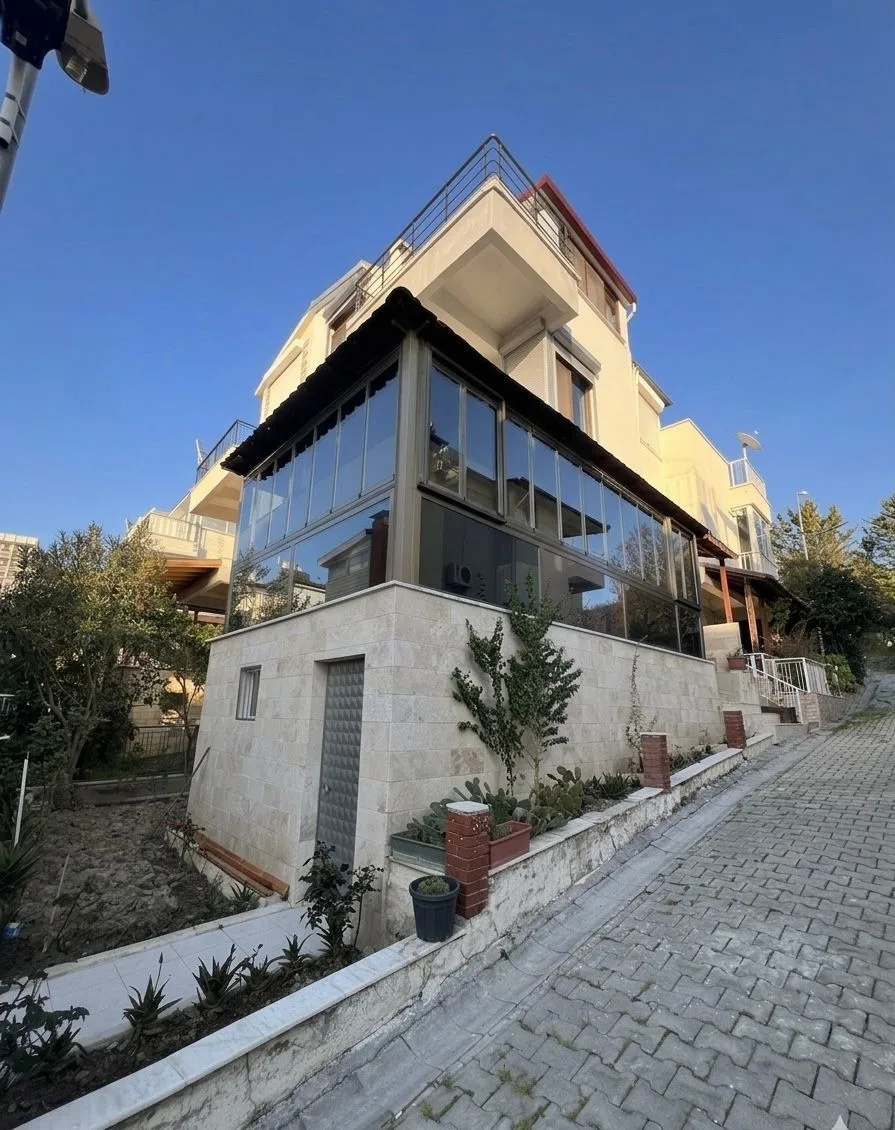 Kuşadası Kadınlar Denizi Denize 350 Metre Satılık Lüks Villa