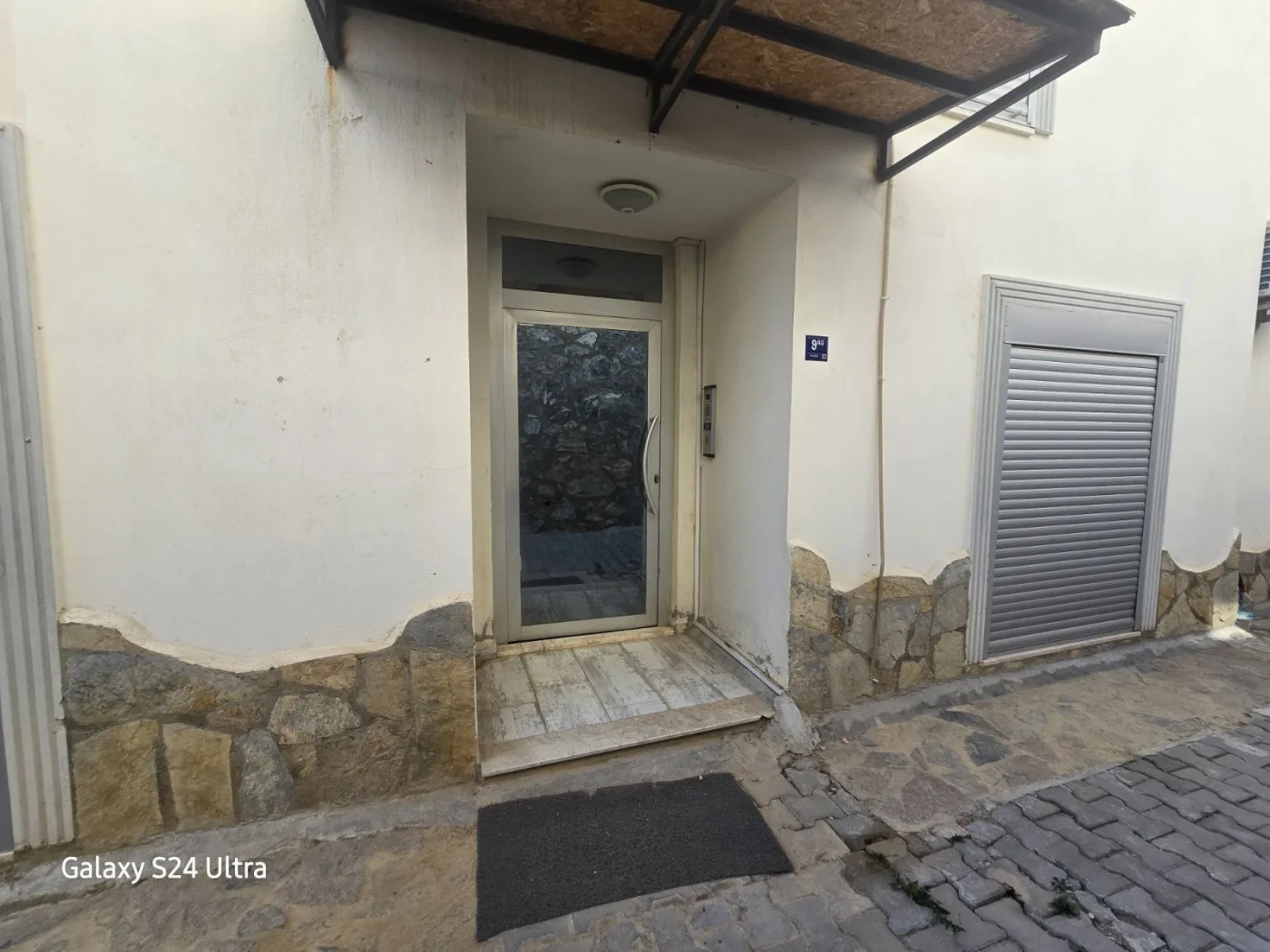 KUŞADASIN AVM BÖLGESİNDE EŞYALI KİRALIK 2+1