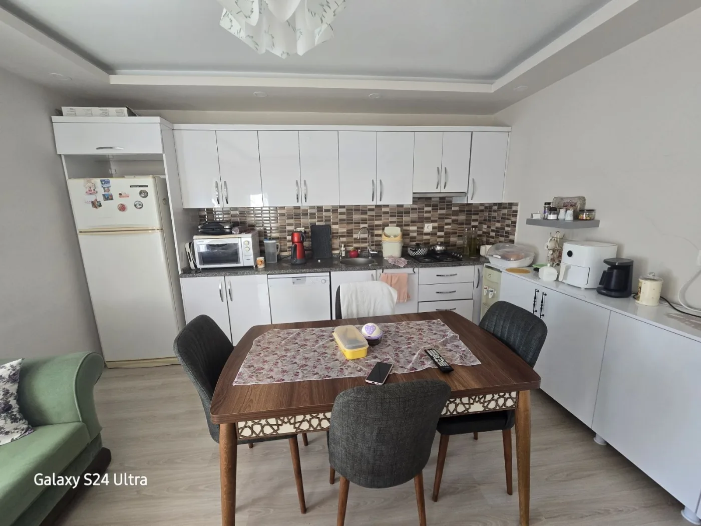 KUŞADASIN AVM BÖLGESİNDE EŞYALI KİRALIK 2+1