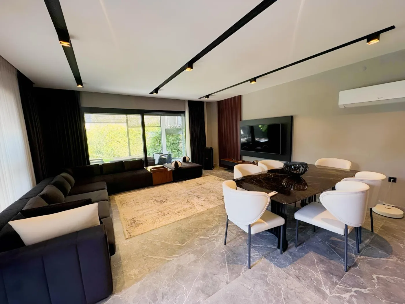 kuşadasında tek müstakil özel havuzlu lüks villa