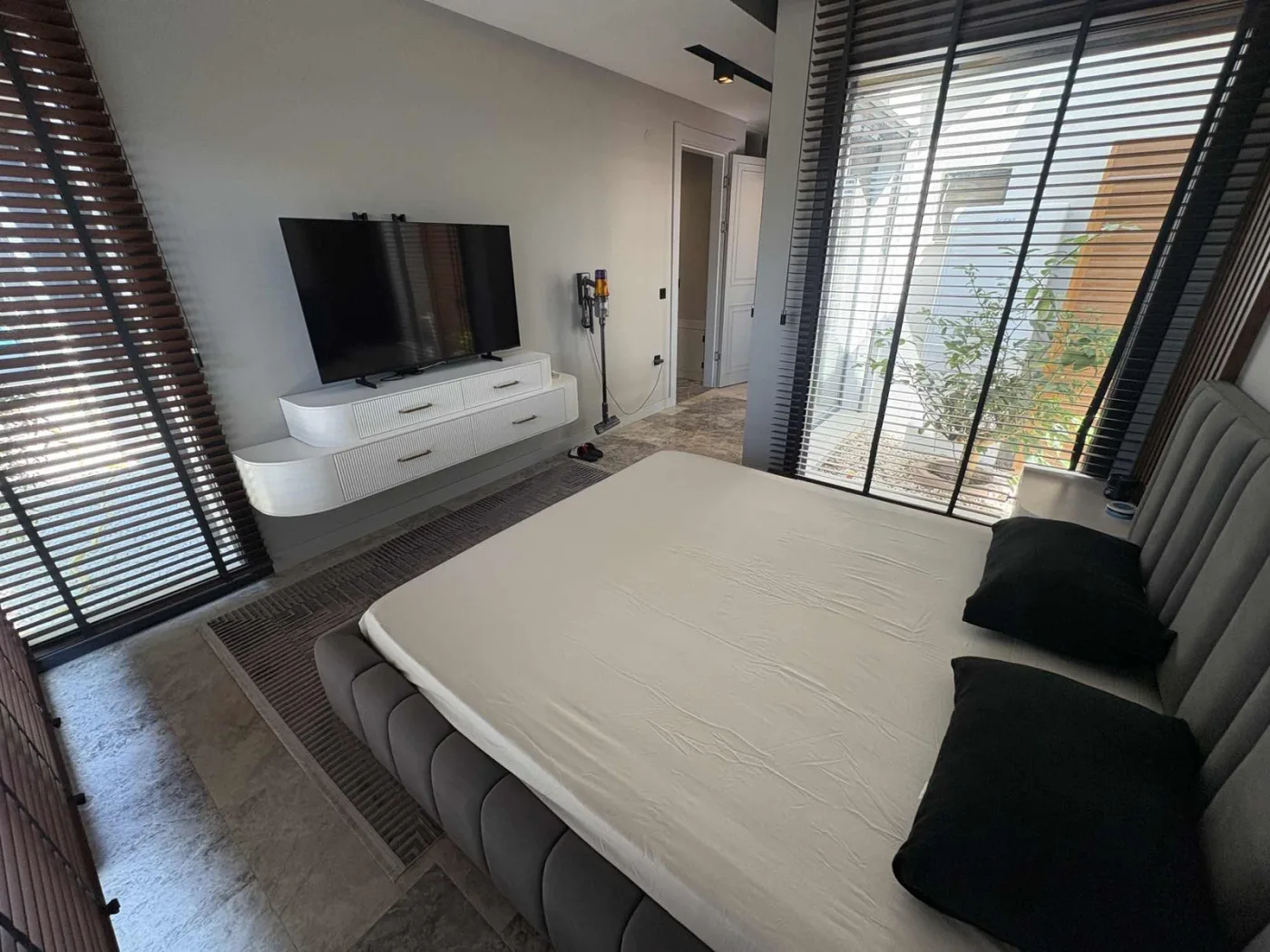 kuşadasında tek müstakil özel havuzlu lüks villa