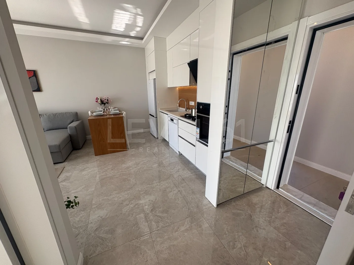 Kadınlar Denizinde 1+1 Full eşyalı daire