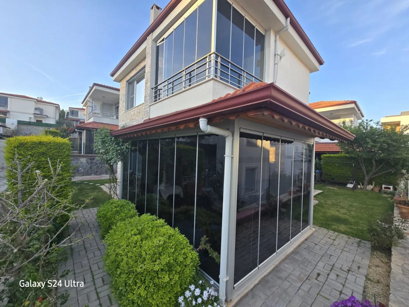 KUŞADASINDA SİTE İÇİNDE HAVUZLU DOGALĞAZLI MÜSTAKİL 4+1 SATILIK