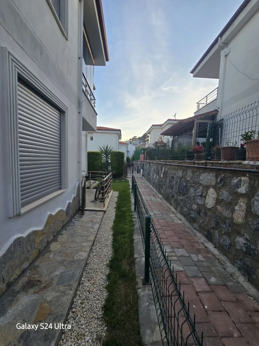 KUŞADASINDA SİTE İÇİNDE HAVUZLU DOGALĞAZLI MÜSTAKİL 4+1 SATILIK