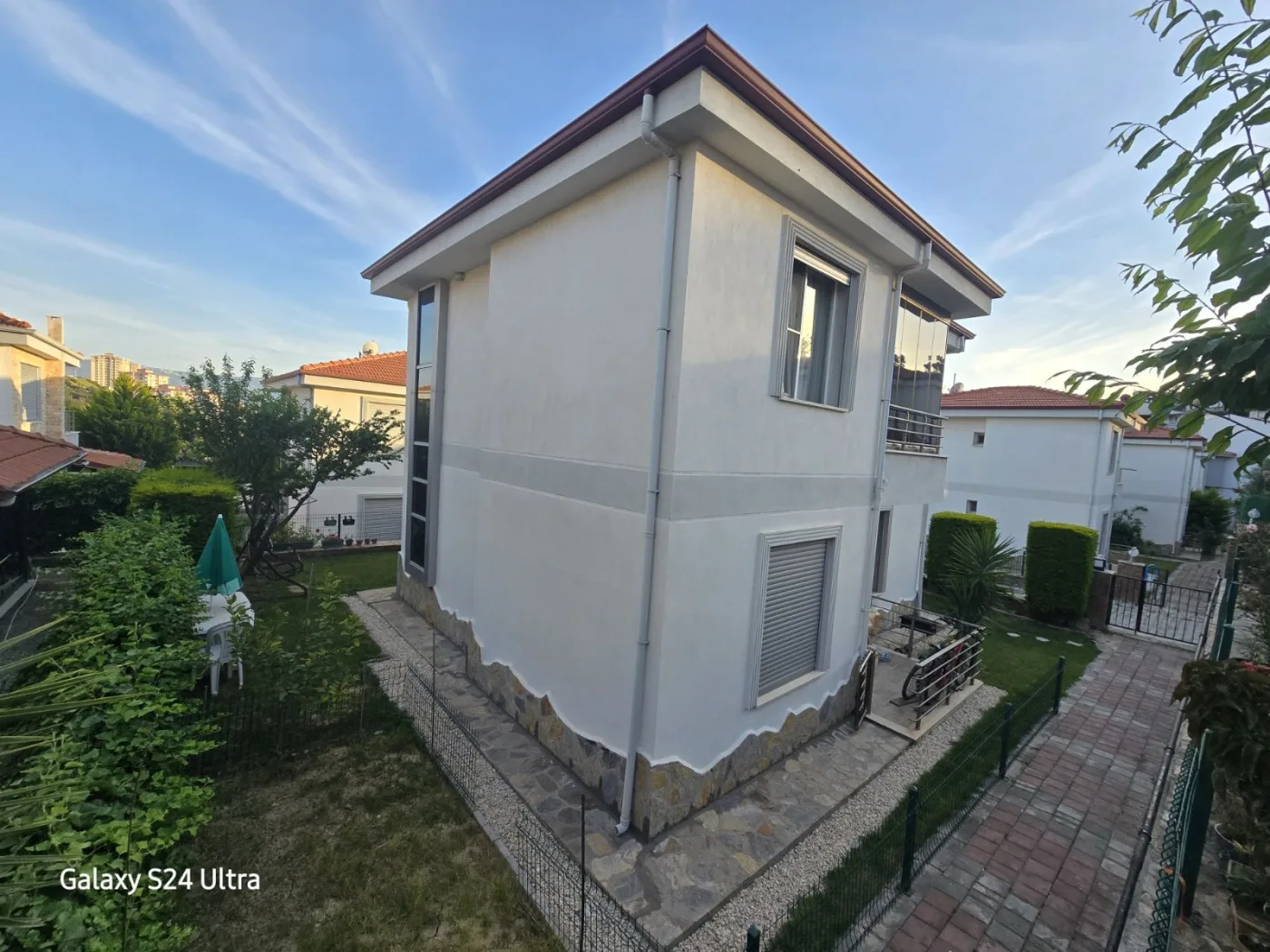 KUŞADASINDA SİTE İÇİNDE HAVUZLU DOGALĞAZLI MÜSTAKİL 4+1 SATILIK