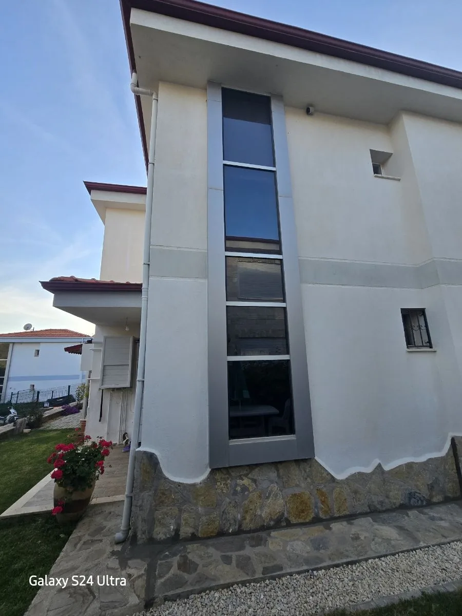 KUŞADASINDA SİTE İÇİNDE HAVUZLU DOGALĞAZLI MÜSTAKİL 4+1 SATILIK
