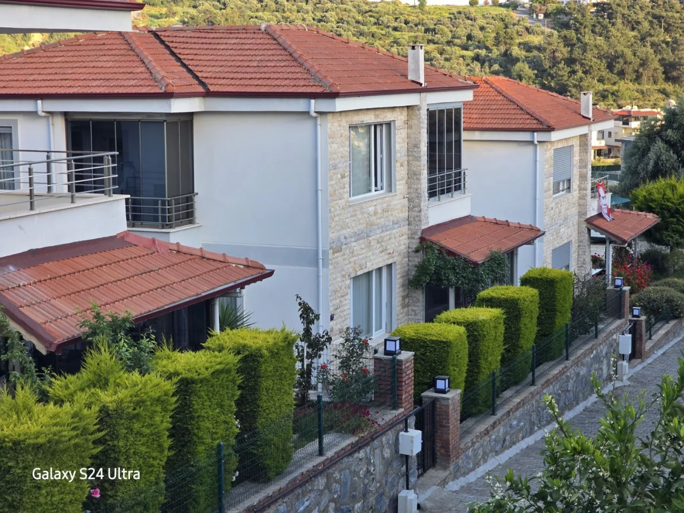 KUŞADASINDA SİTE İÇİNDE HAVUZLU DOGALĞAZLI MÜSTAKİL 4+1 SATILIK