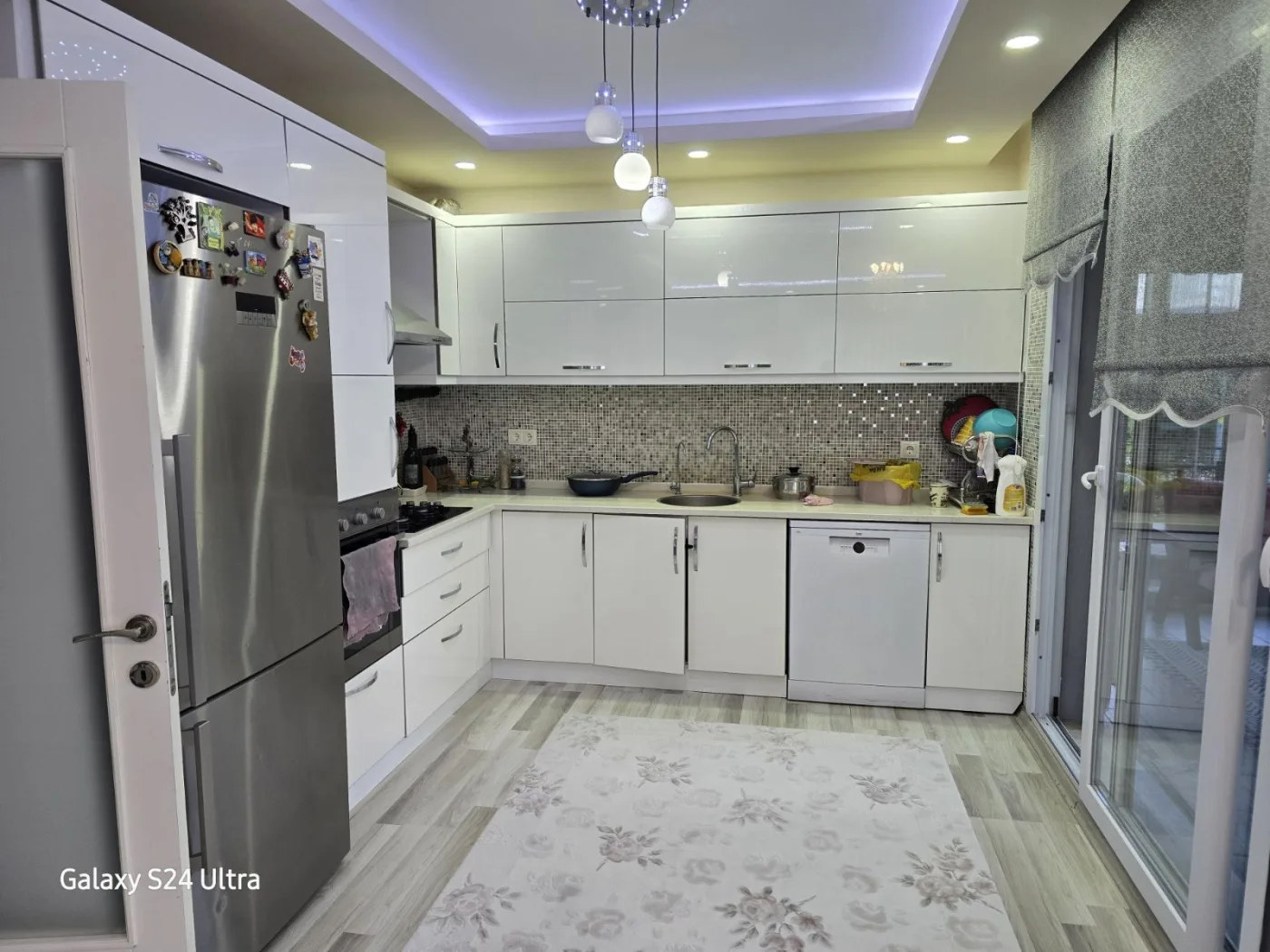 KUŞADASINDA SİTE İÇİNDE HAVUZLU DOGALĞAZLI MÜSTAKİL 4+1 SATILIK