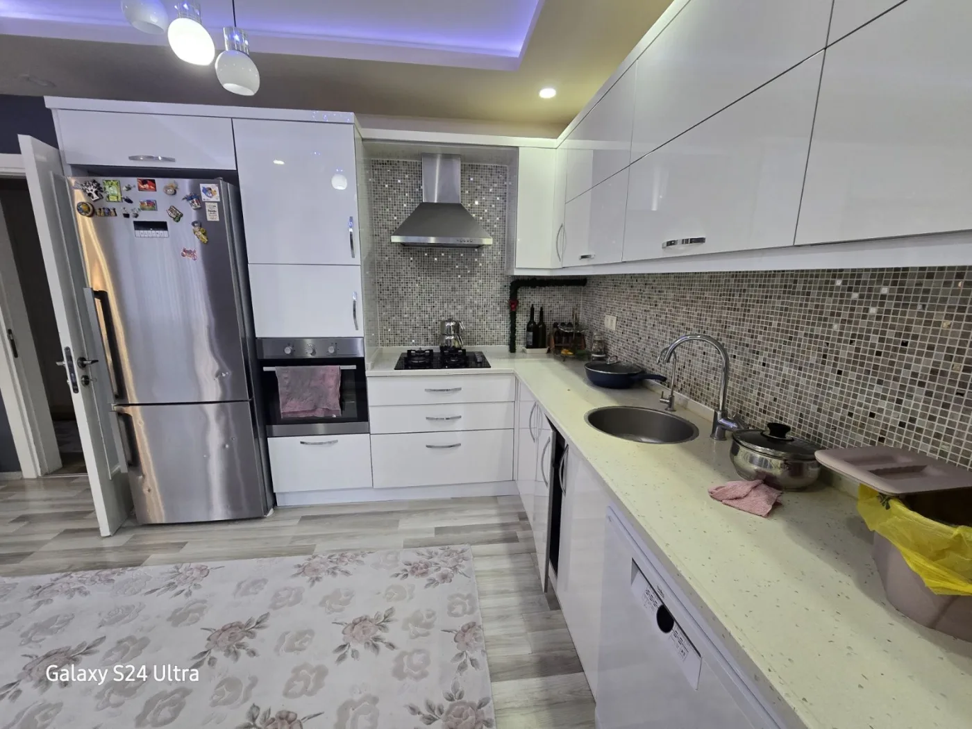 KUŞADASINDA SİTE İÇİNDE HAVUZLU DOGALĞAZLI MÜSTAKİL 4+1 SATILIK