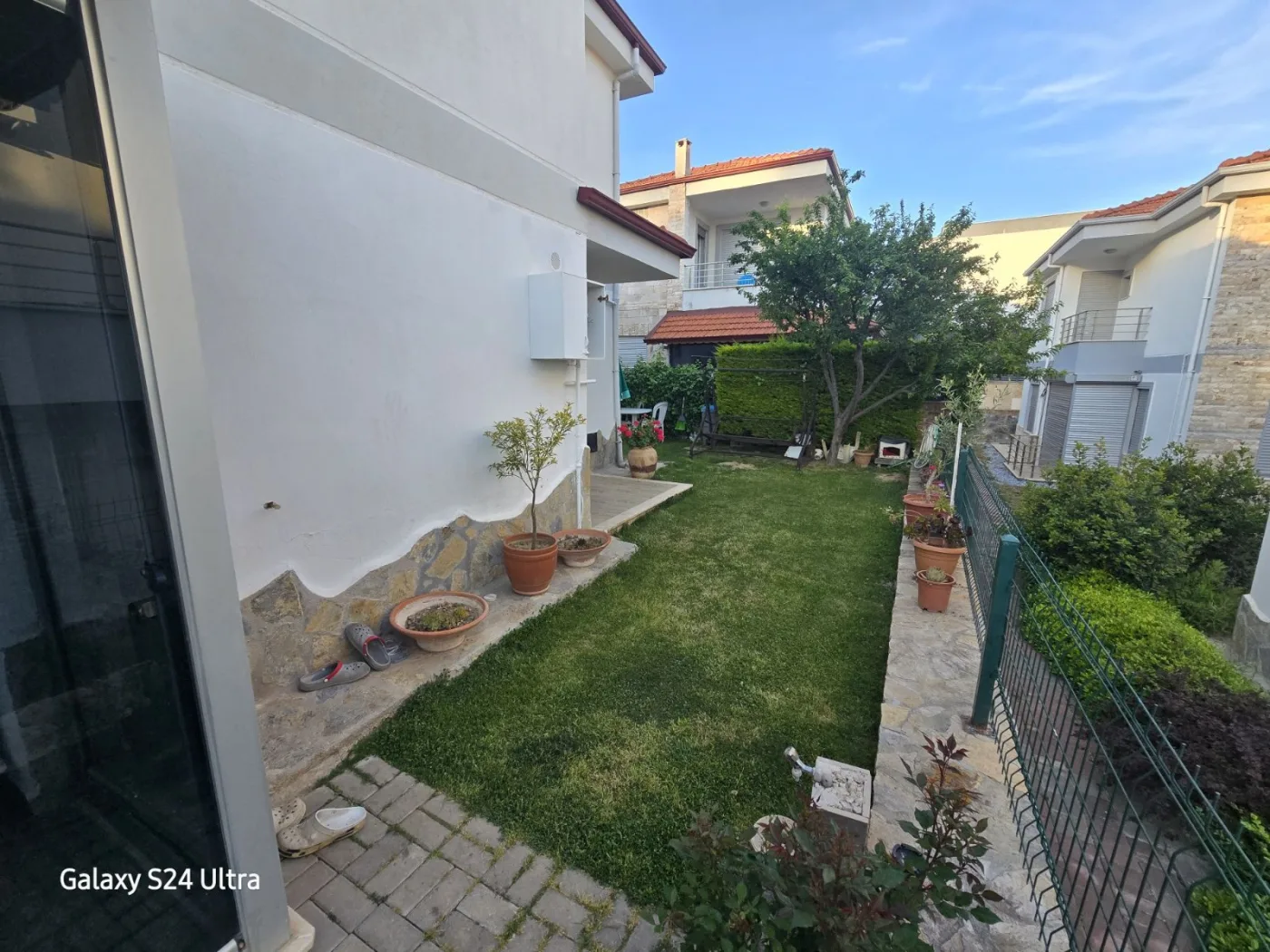 KUŞADASINDA SİTE İÇİNDE HAVUZLU DOGALĞAZLI MÜSTAKİL 4+1 SATILIK