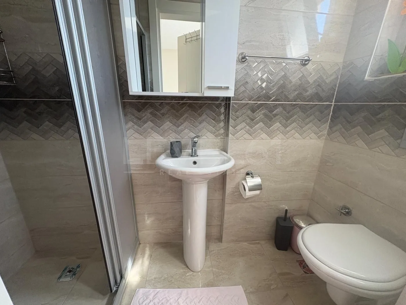 KUŞADASI DAVUTLARDA SİTE İÇİNDE HAVUZLU 3+1 SATILIK
