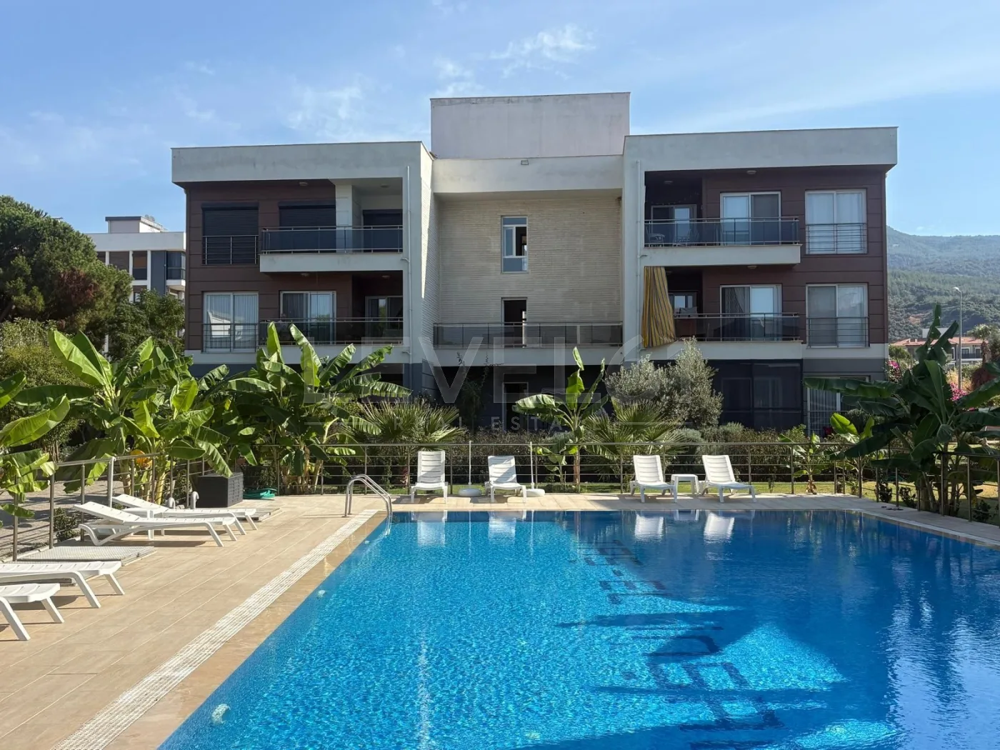 KUŞADASI DAVUTLARDA SİTE İÇİNDE HAVUZLU 3+1 SATILIK