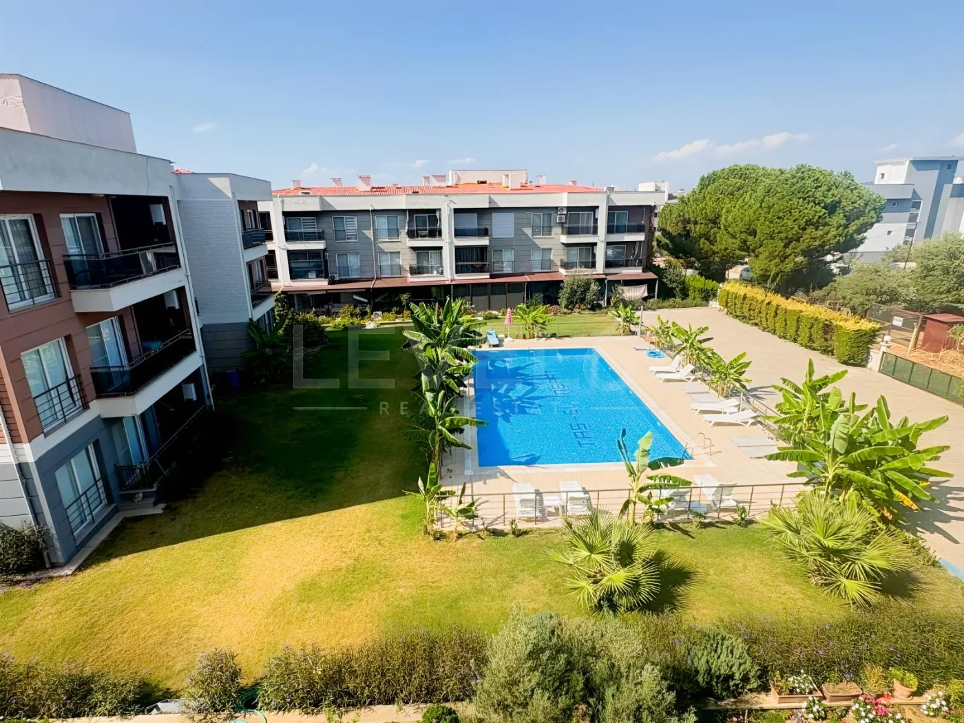 KUŞADASI DAVUTLARDA SİTE İÇİNDE HAVUZLU 3+1 SATILIK