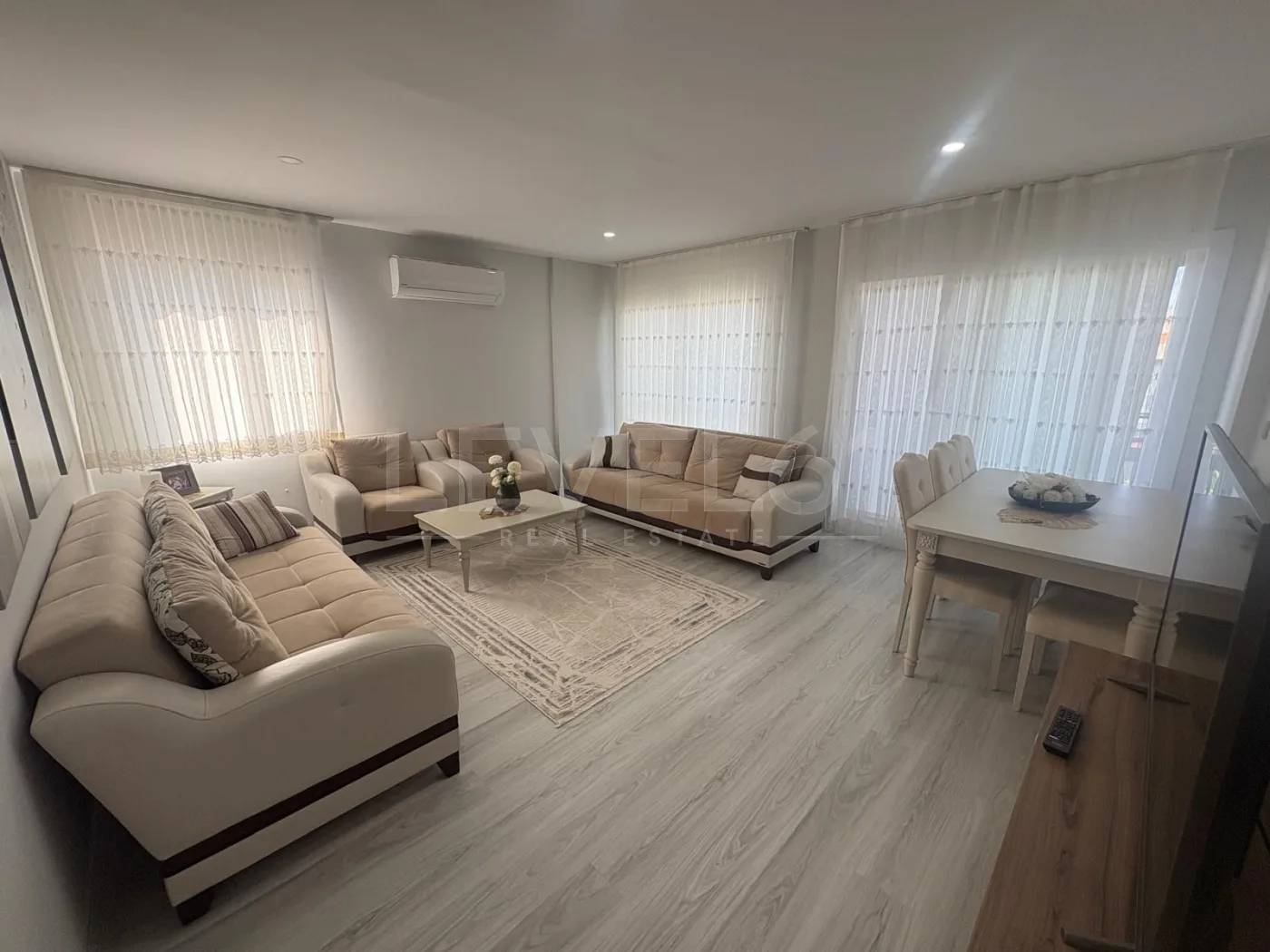 KUŞADASI DAVUTLARDA SİTE İÇİNDE HAVUZLU 3+1 SATILIK