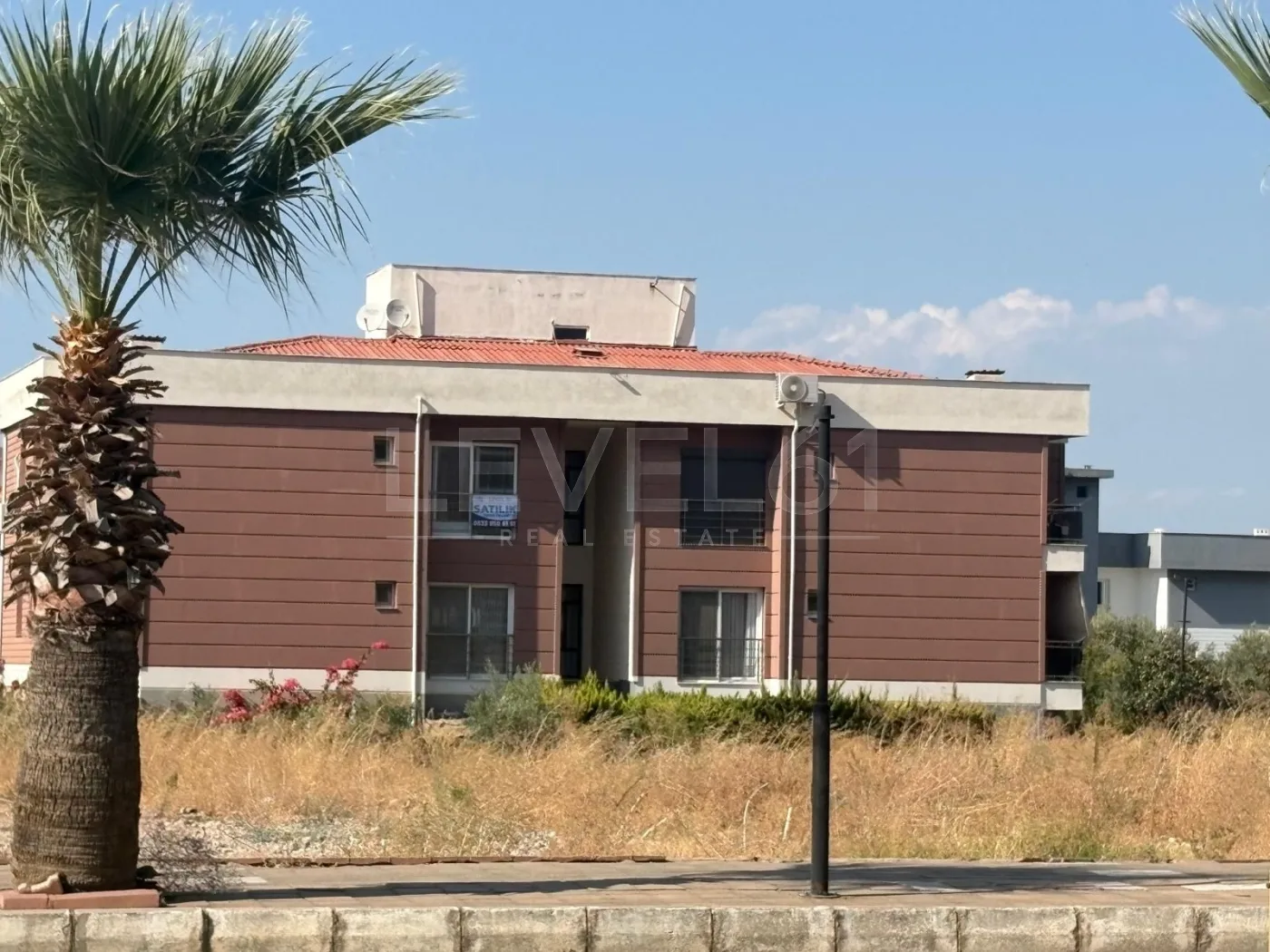 KUŞADASI DAVUTLARDA SİTE İÇİNDE HAVUZLU 3+1 SATILIK