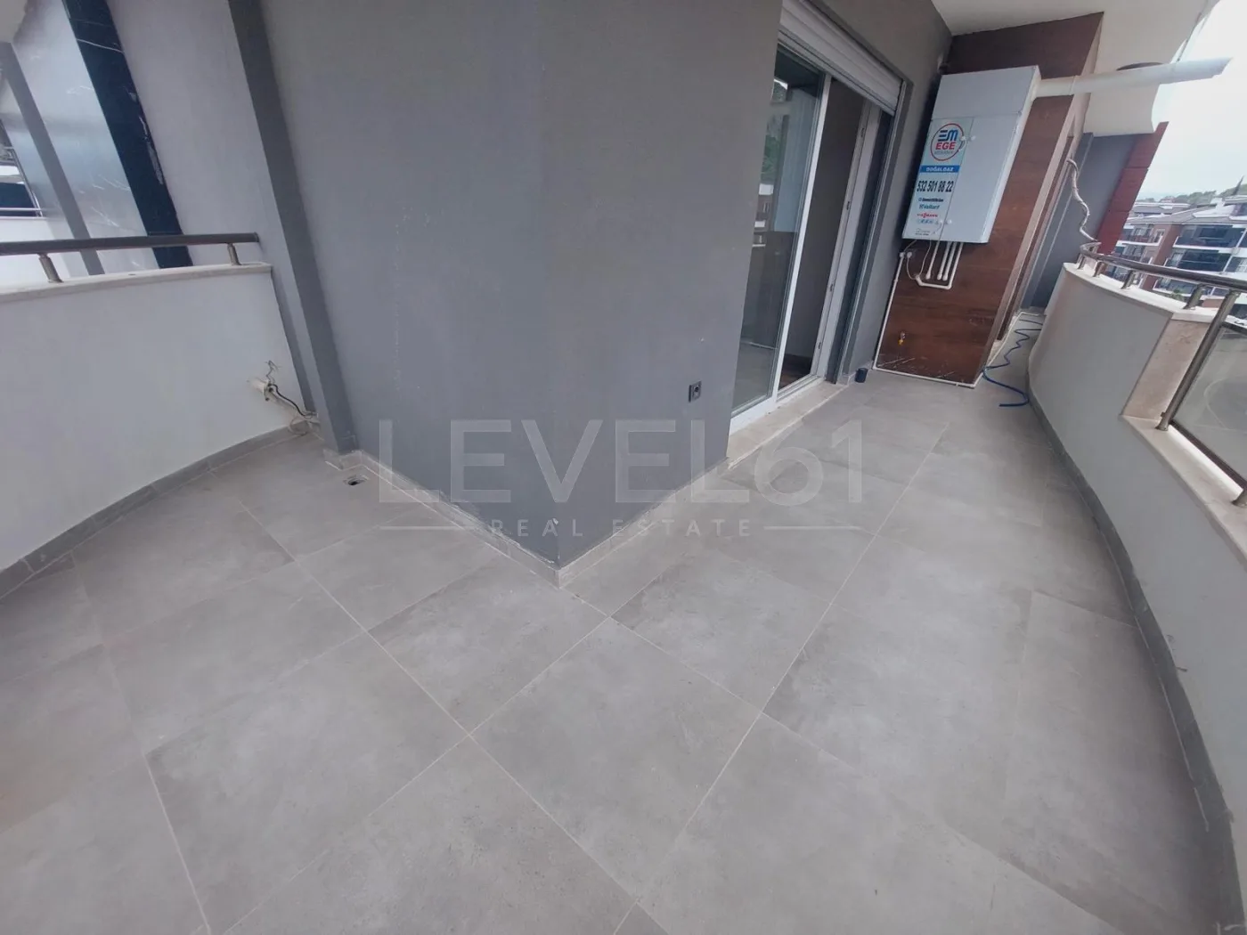 2+1 boş yeni bina asansörlü daire site içerisinde