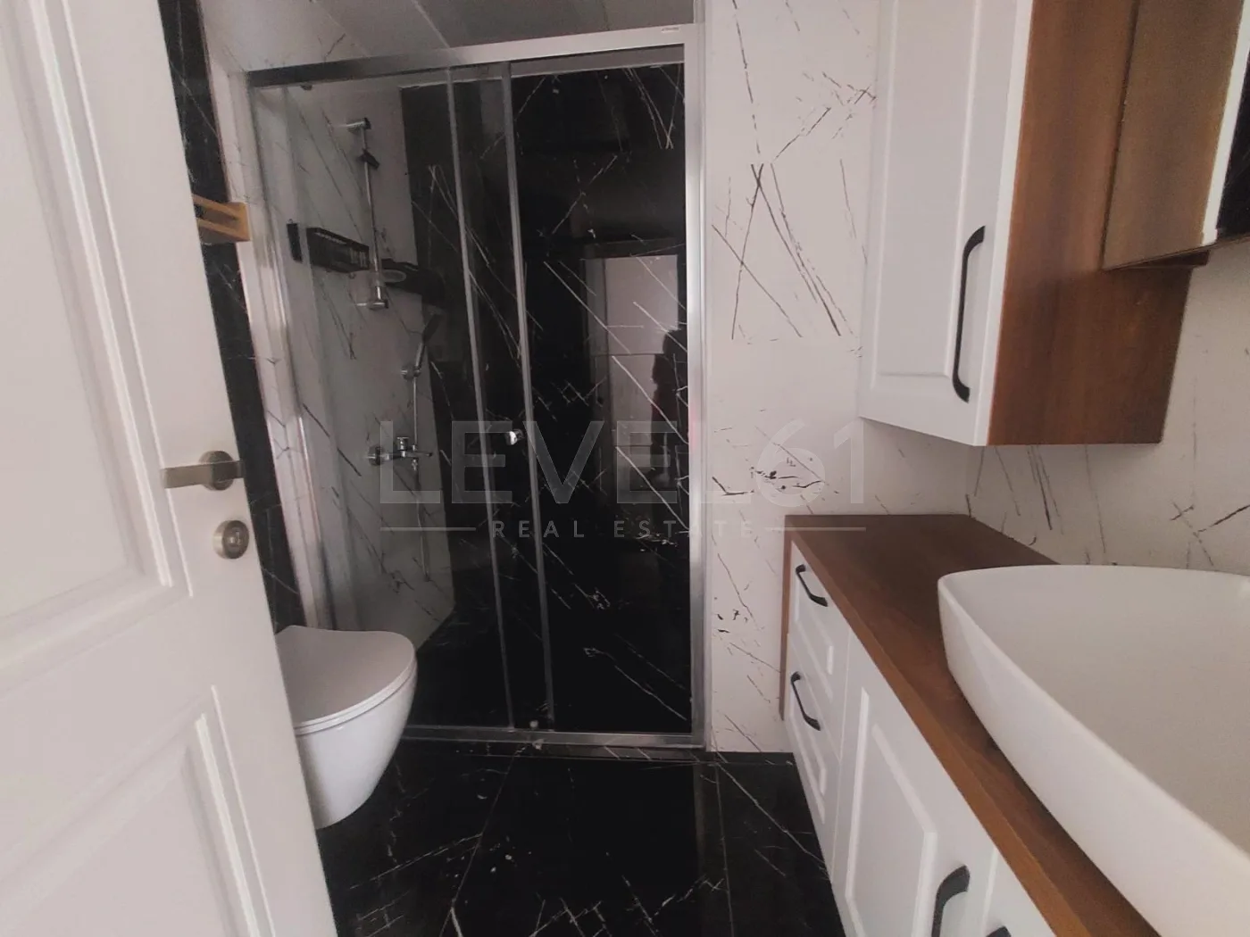 2+1 boş yeni bina asansörlü daire site içerisinde