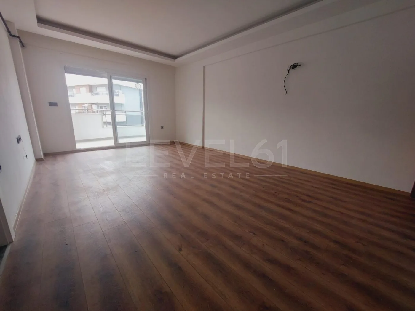 2+1 boş yeni bina asansörlü daire site içerisinde