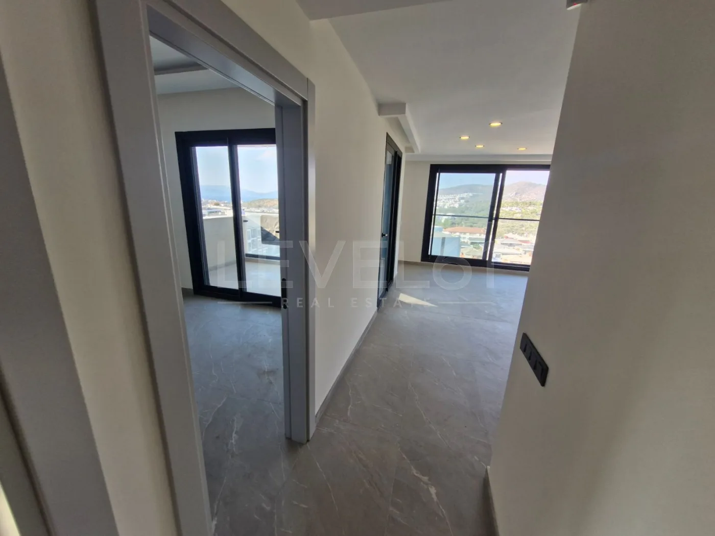 Kuşadası Değirmendere'de Satılık 2+1 Deniz Manzaralı Daire