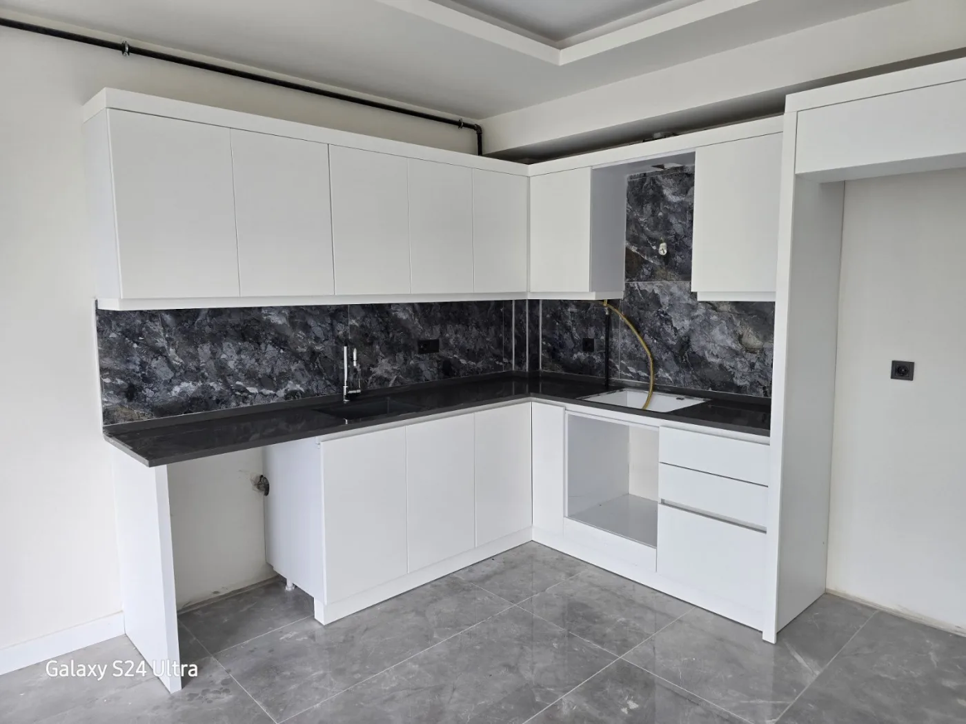 KUŞADASINDA DENİZ MANZARALI DOGAL ĞAZLI SATILIK 2+1DAİRE