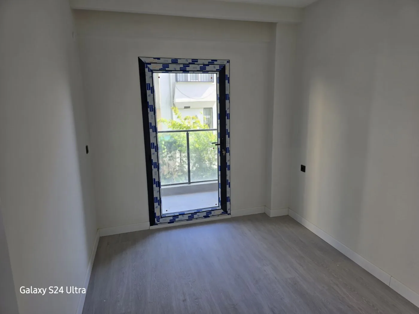 KUŞADASINDA DENİZ MANZARALI DOGAL ĞAZLI SATILIK 2+1DAİRE