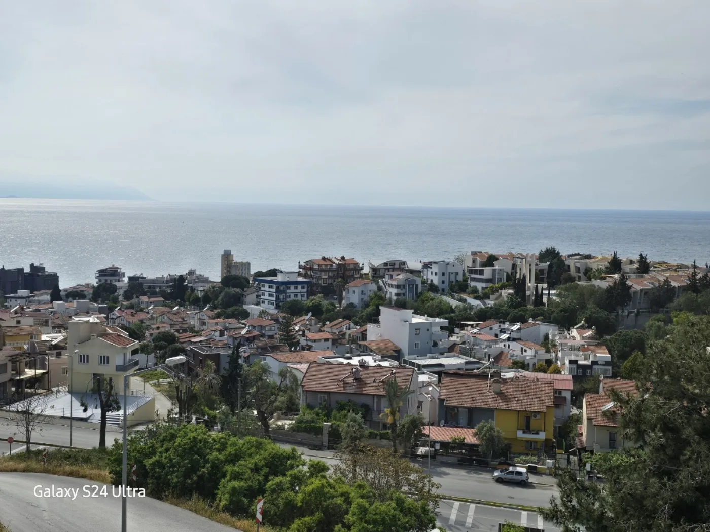 KUŞADASINDA DENİZ MANZARALI DOGAL ĞAZLI SATILIK 2+1DAİRE