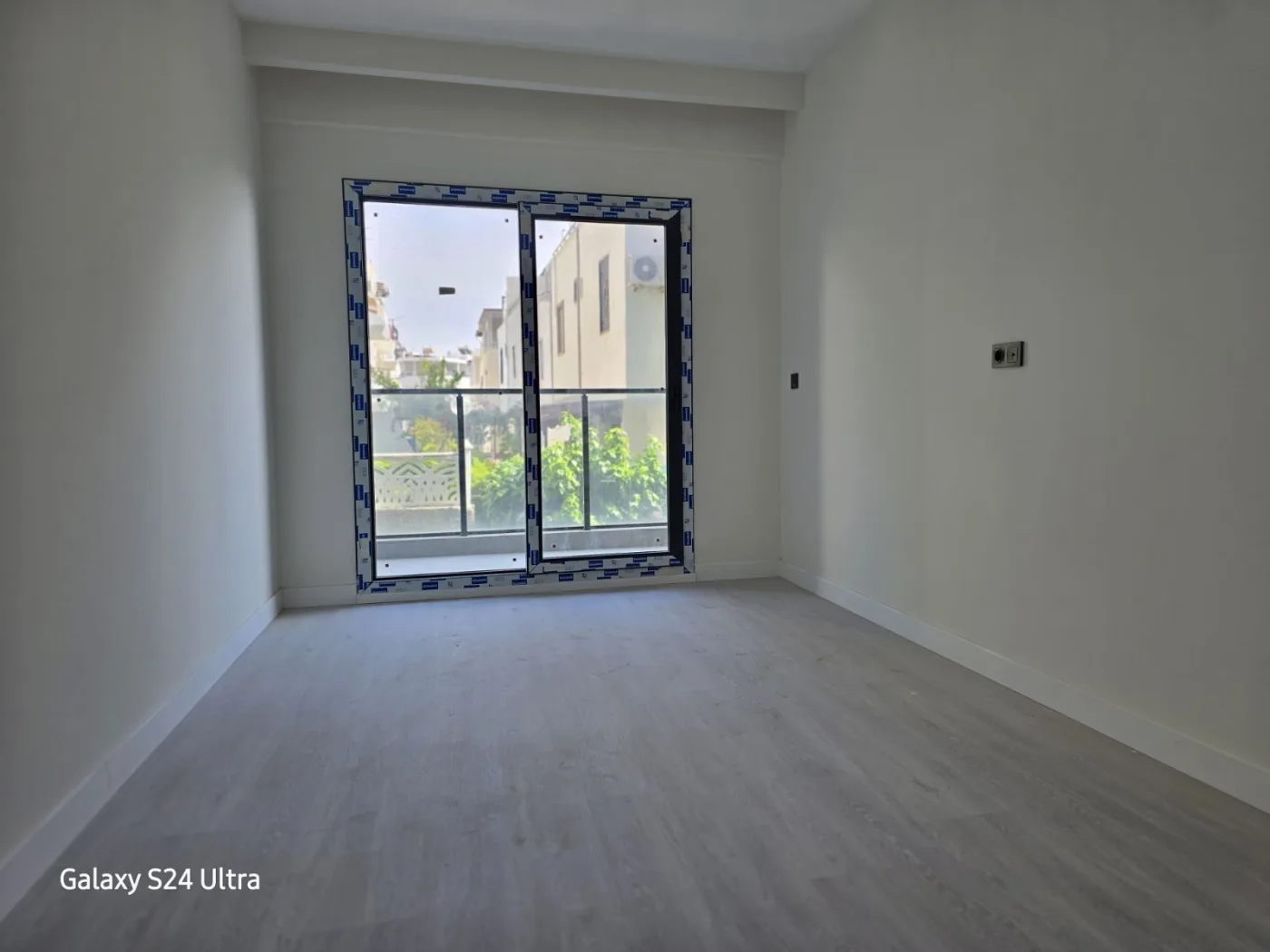 KUŞADASINDA DENİZ MANZARALI DOGAL ĞAZLI SATILIK 2+1DAİRE