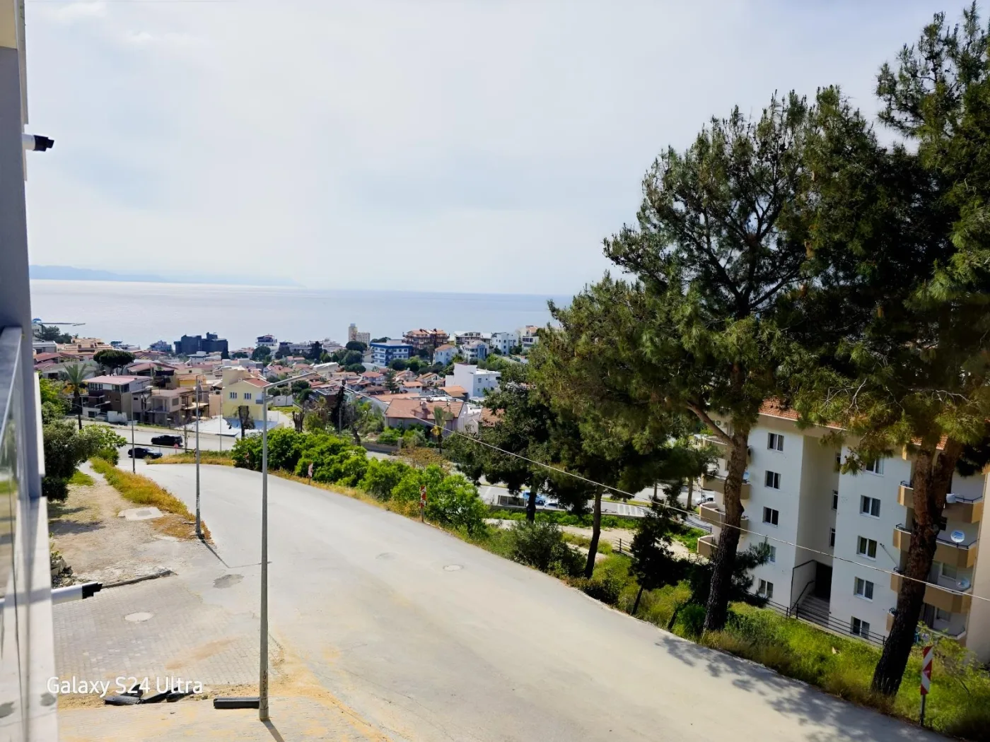 KUŞADASINDA DENİZ MANZARALI DOGAL ĞAZLI SATILIK 2+1DAİRE