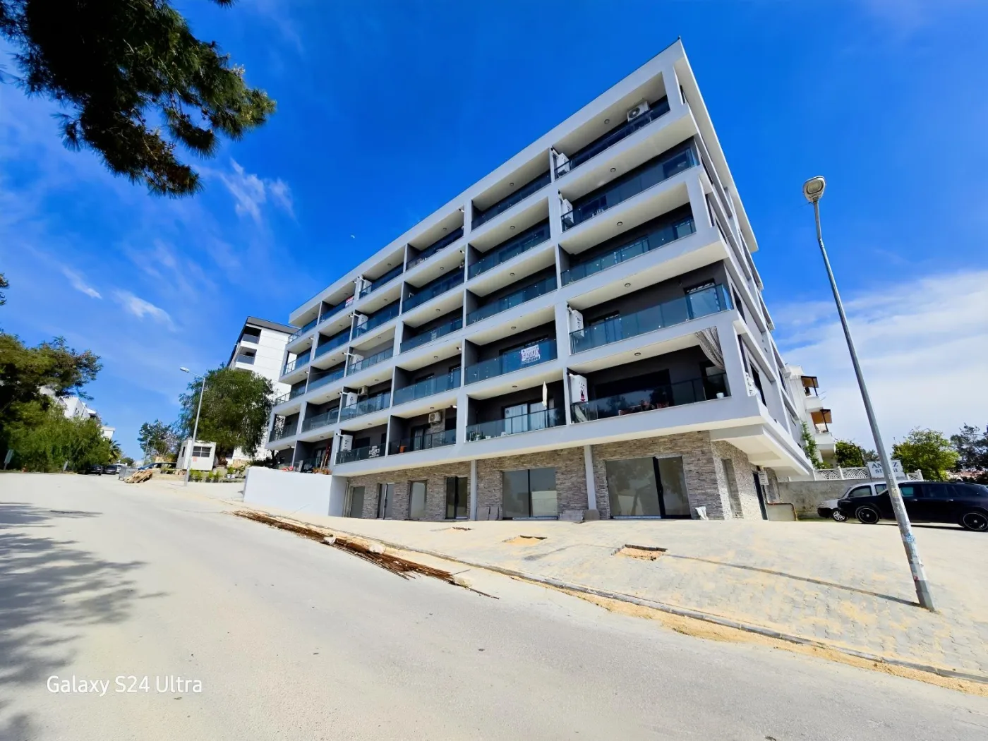 KUŞADASINDA DENİZ MANZARALI DOGAL ĞAZLI SATILIK 2+1DAİRE