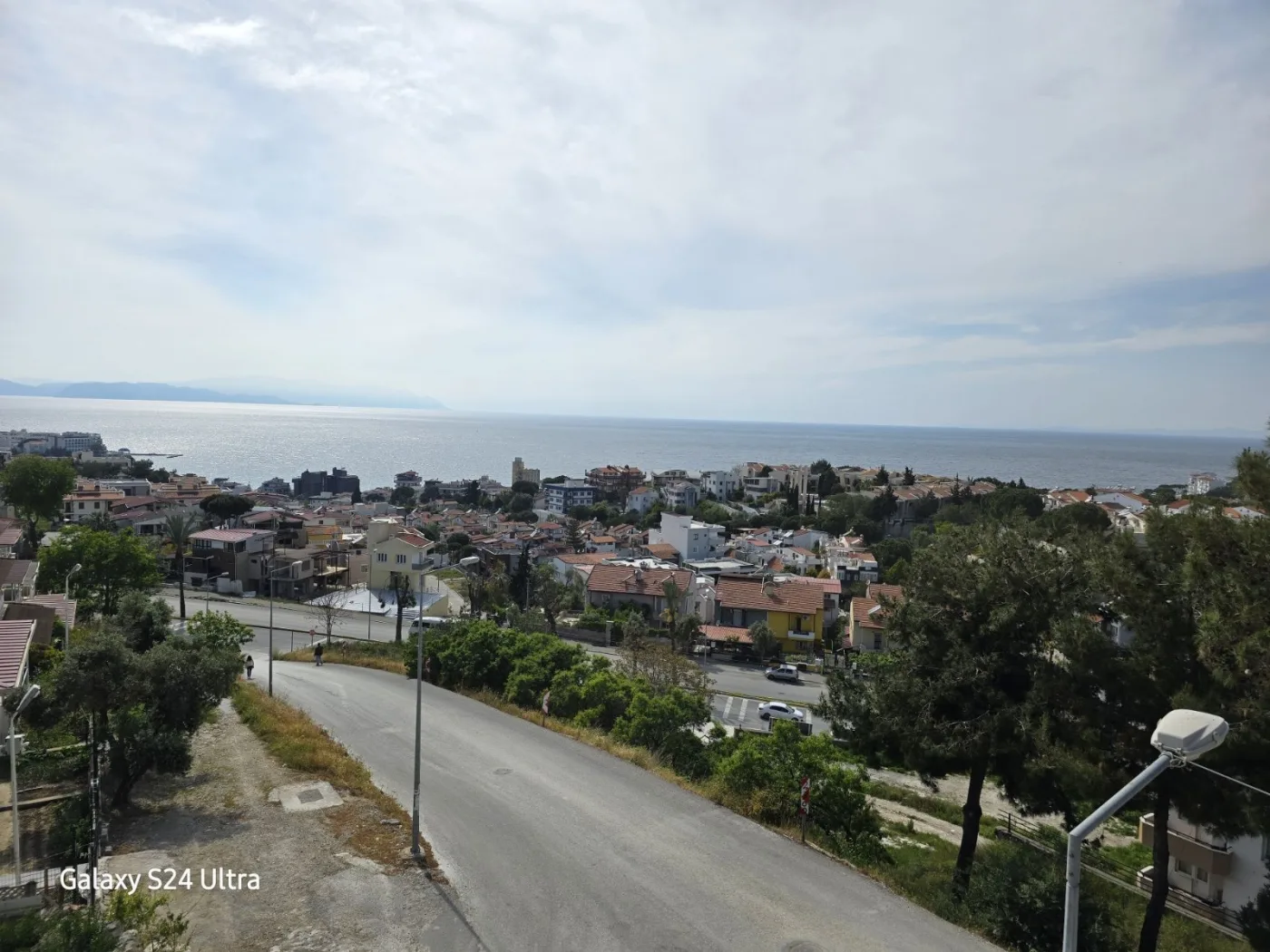 KUŞADASINDA DENİZ MANZARALI DOGAL ĞAZLI SATILIK 2+1DAİRE