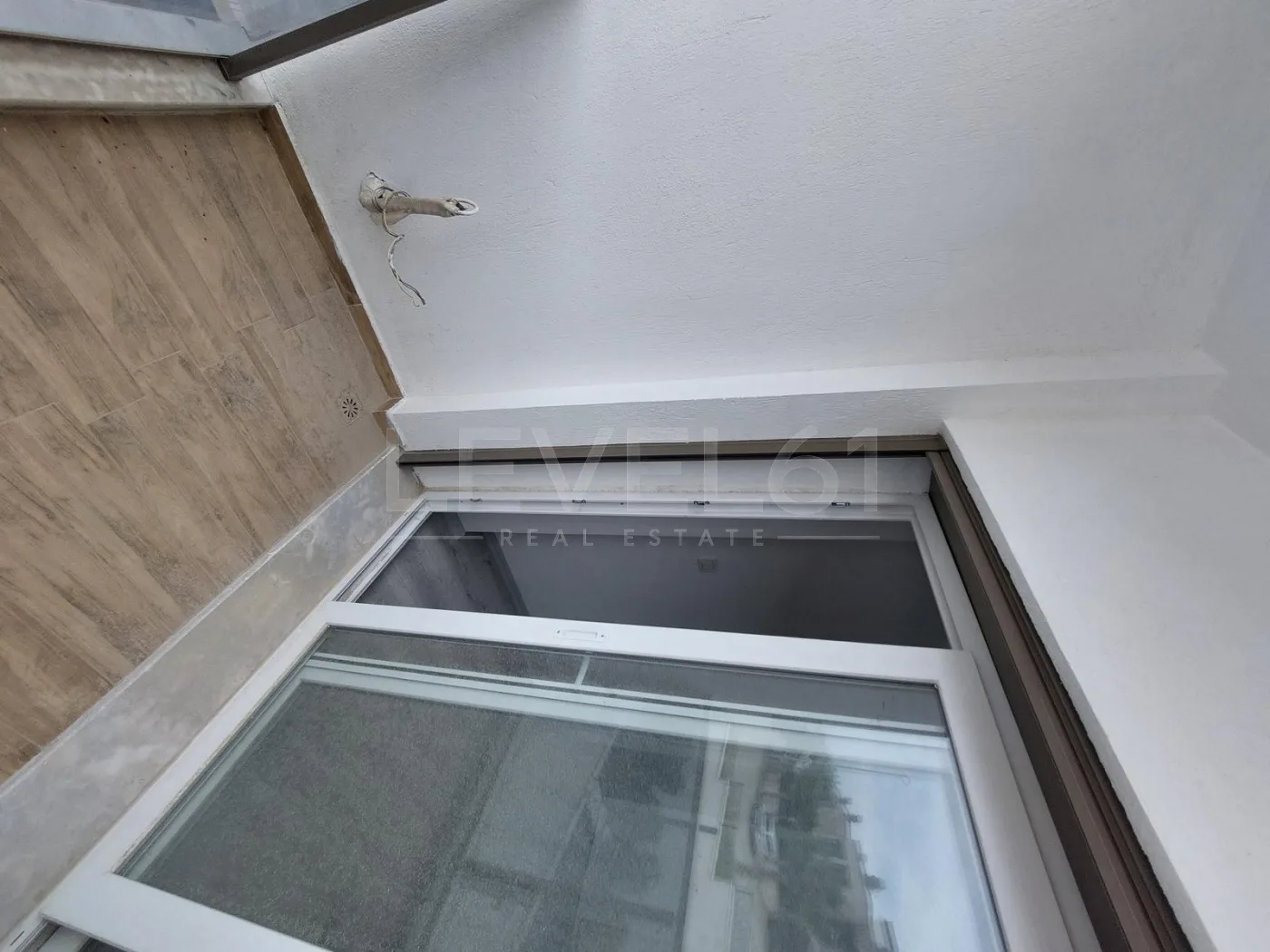KUŞADASI KİRAZLI YOLUNDA 3+1 HAVUZLU - DOĞALGAZLI DAİRE