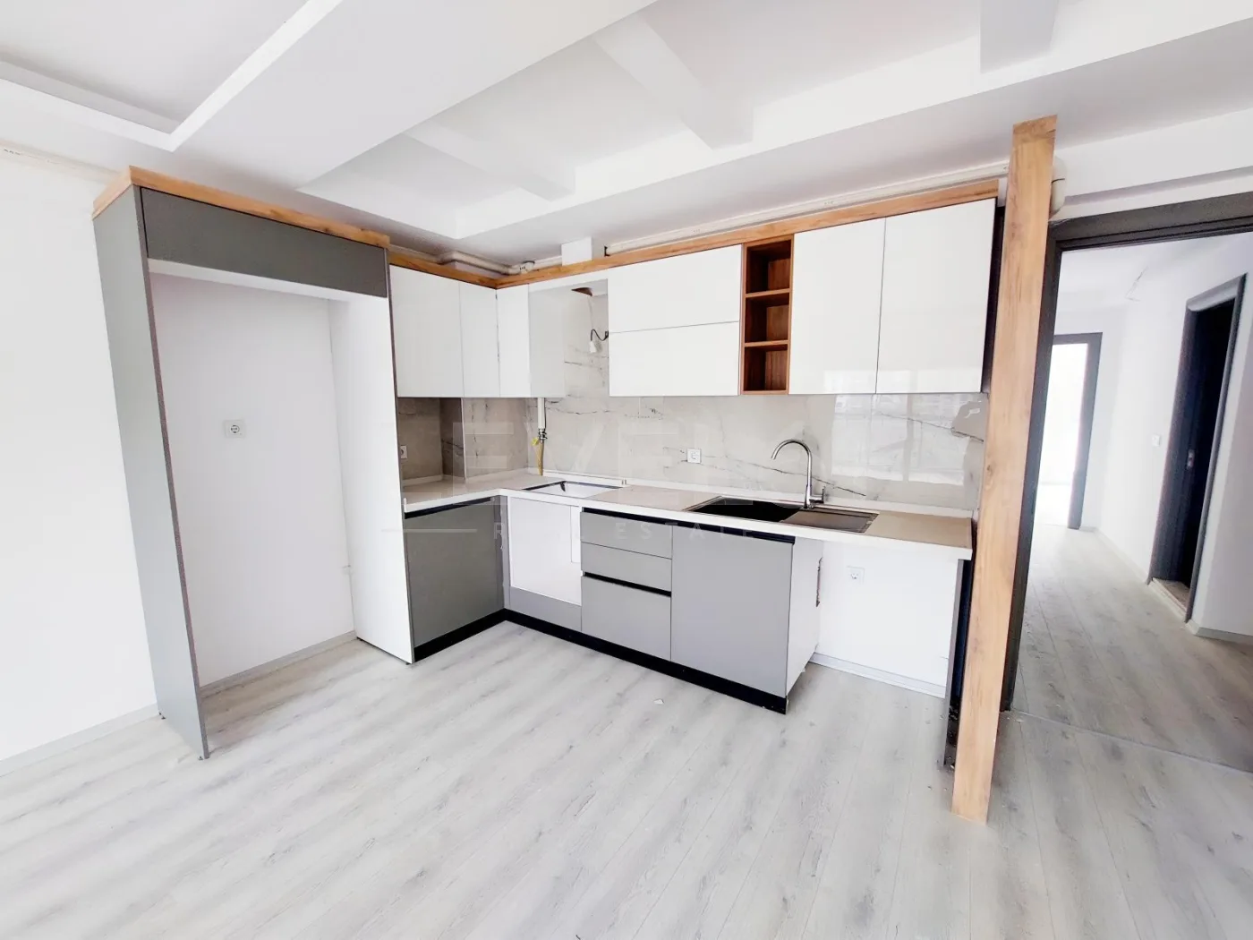 KUŞADASI KİRAZLI YOLUNDA 3+1 HAVUZLU - DOĞALGAZLI DAİRE