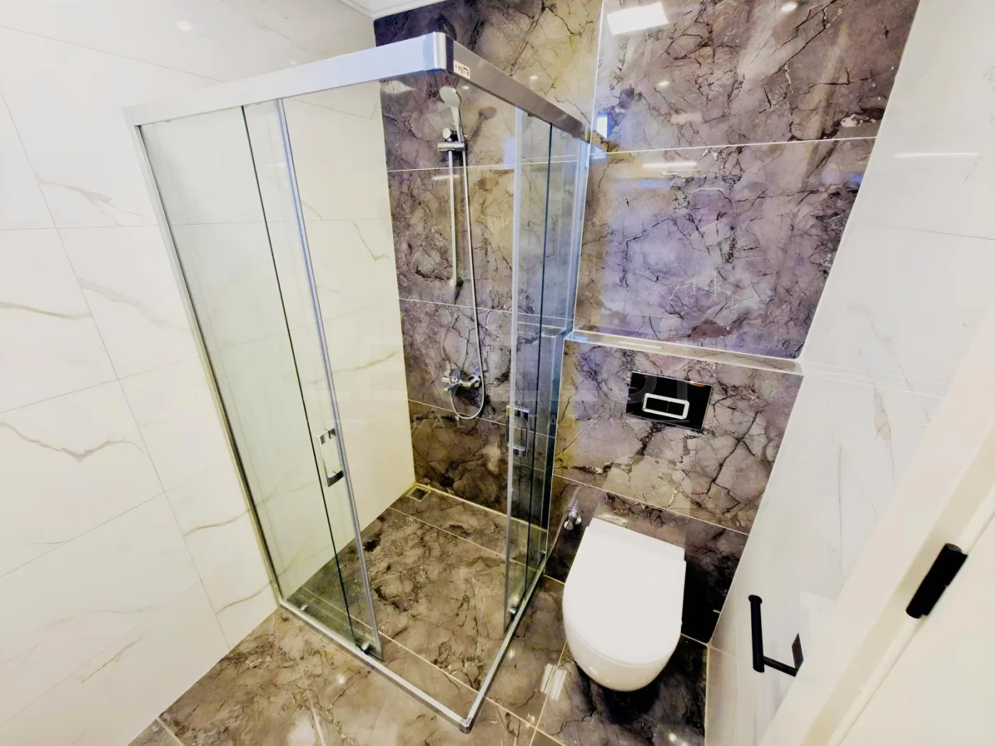 Kuşadası okullar bölgesinde geniş bahçe paylı 2+1