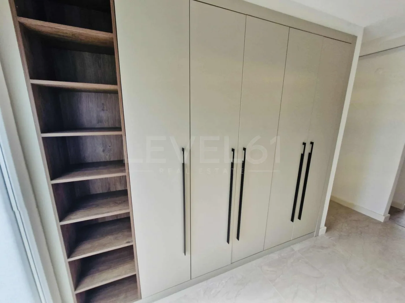 Kuşadası okullar bölgesinde geniş bahçe paylı 2+1