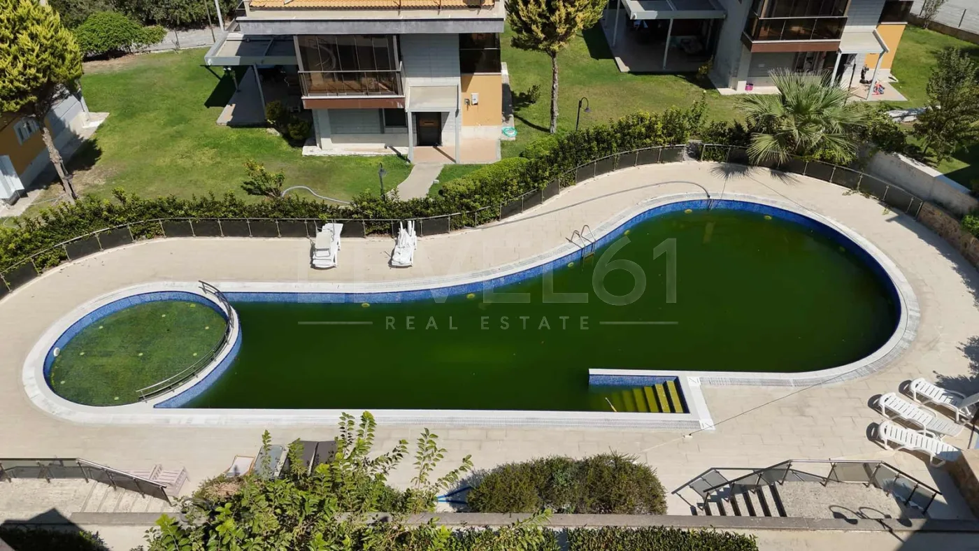 KUŞADASI nda Site İçinde Müstakil Kiralık Villa