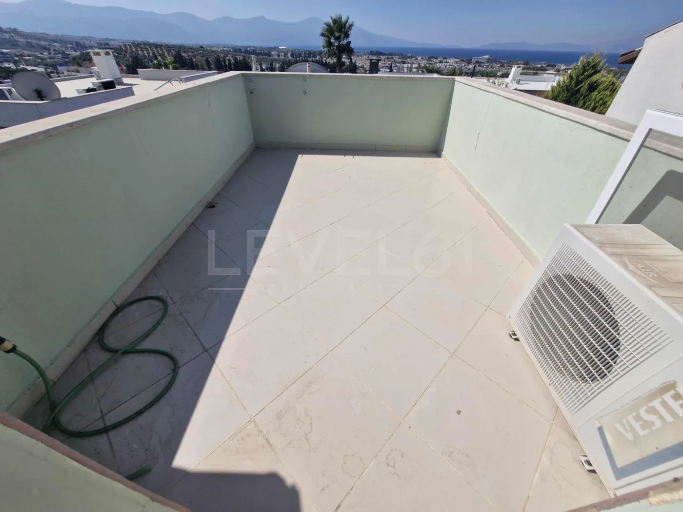 KUŞADASI nda Site İçinde Müstakil Kiralık Villa