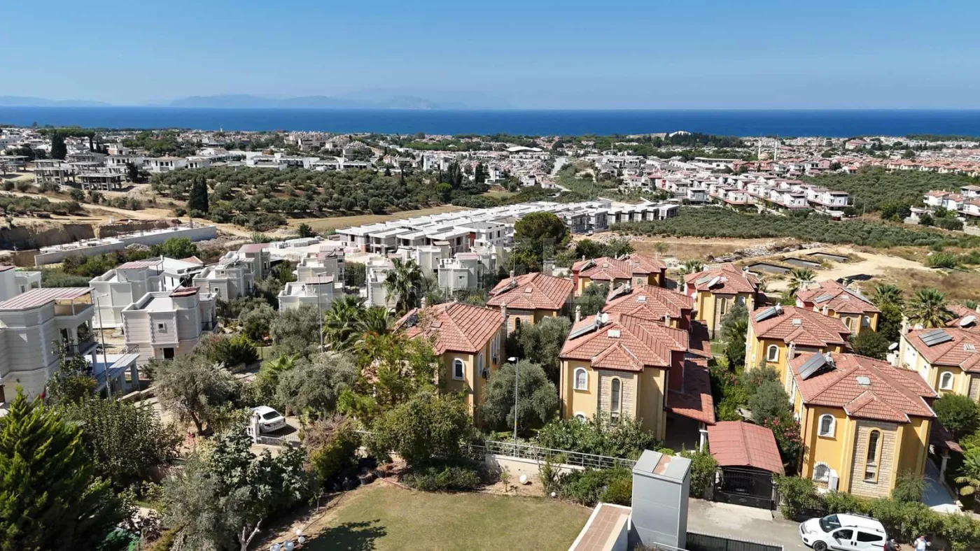 KUŞADASI nda Site İçinde Müstakil Kiralık Villa